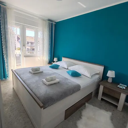 Blue Blue شقة سبليت